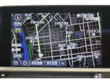 視線移動の少ない位置にセットされたメーカーSDナビ。CD・DVD・SD・高画質なフルセグTV対応です。ナビ連動のETC2.0を搭載しています。利用日や料金の確認がモニターで出来て便利ですよ。