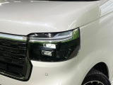 【LEDヘッドライト】悪天候や夜間走行時も良好な視界を確保し安心して運転できる高輝度LEDヘッドライトを装備!点灯速度が早く、消費電力も抑えられています。