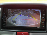 シフトレバーをバックに入れると後方の映像がナビ画面にて確認可能です♪