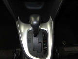 燃費の良い電子制御式無段変速のCVTです。