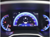 とっても見やすいメーターです。夜間時はラグジュアリーな気分にさせてくれる照明が魅力ですので、夜のドライブも楽しみになりますよ♪