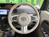 インテリアに合わせたデザインのステアリングは、運転される方のことも考え、運転しやすい形状、大きさです。是非一度、実際に触ってお確かめください。