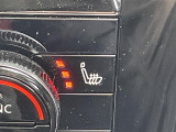 【シートヒーター】シートを温めてくれる暖房機器です!長時間座っていると負担が掛かりやすい背中や腰、または冬場などの寒い日に冷えやすい脚部に快適なぬくもりを伝えます。