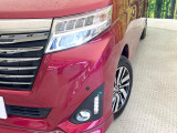 【LEDヘッドライト】悪天候や夜間走行時も良好な視界を確保し安心して運転できる高輝度LEDヘッドライトを装備!点灯速度が早く、消費電力も抑えられています。