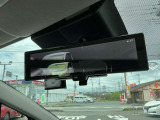 全方位カメラを装備!四方のカメラでまるで上から見たような画像で駐車をサポートします。バックカメラもガイドライン付です。安全のため、目視も忘れずに。。