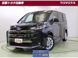 大きく開いたフロングリルに太い横ラインがボディのワイドさを強調する【ノア】4WD。大人数にも大荷物にも応えてくれる頼りになる車です。この車は、車検整備付き。また、当社試乗車として使用していた車です。