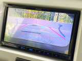 【バックカメラ】駐車時に後方がリアルタイム映像で確認できます。大型商業施設や立体駐車場での駐車時や、夜間のバック時に大活躍!運転スキルに関わらず、今や必須となった装備のひとつです!