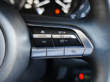 前走車両の速度に合せて、自車の速度を調整できる「MRCC(マツダレーダークルーズコントロール)」を装備しています。