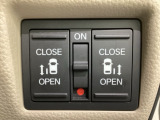 リアドアは乗り降りに便利な両側電動スライドドアです。また運転席に座っていながらスイッチ操作で自在にスライドドアを開け閉めできます。