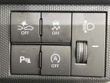 【スマートアシスト】走行中に前方の車両等を認識し、衝突しそうな時は警報とブレーキで衝突回避と被害軽減をアシスト。より安全にドライブをお楽しみいただけます。