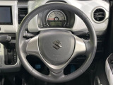 【純正革巻きステアリング】上質な革を使用することで、手にしっかり馴染みとても運転しやすいハンドルです♪