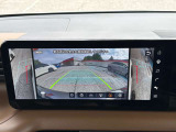 ディスプレイからのカメラ視点を変更することで、状況に合わせて運転席からの死角もカバーできます♪