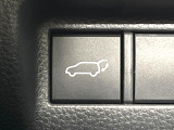 【パワーバックドア】スマートキーや運転席のボタンを押すだけでリアゲートが自動で開閉します!荷物を持っている時や、高い位置にあるバックドアを閉める際に便利な機能です♪
