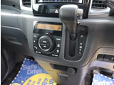 『1台』のお車に対して、3名体制で日々議論を重ね仕入れを行っております。