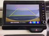 便利な3ビュー切り替え、ガイド線表示付きのバックカメラです。後退時、後方の視界をサポートします