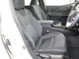 運転席の写真です!座り心地も良さそう、あなたのドライビングポジションをガッチリ支え、心地よい安心感で、ロングドライブもらくらく??