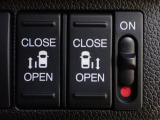 運転席からもスライドドアをボタン操作でスピーディーに開閉できます!またスマートキーでも操作できるので便利です。