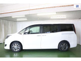 両側パワースライドドア付きだから、狭い駐車スペースなどでの 乗り降りラクラク!小さなお子さまのいるご家庭には嬉しい装備。