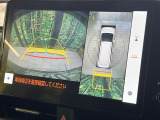 【パノラミックビューモニター】専用のカメラにより、上から見下ろしたような視点で360度クルマの周囲を確認することができます☆死角部分も確認しやすく、狭い場所での切り返しや駐車もスムーズに行えます。