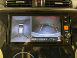 アラウンドビューモニターは真上から見下ろした様に車の周囲を表示することで、駐車時の安全性と利便性を高めます。