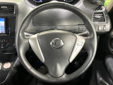 インテリアに合わせたデザインのステアリングは、運転される方のことも考え、運転しやすい形状、大きさです。是非一度、実際に触ってお確かめください。