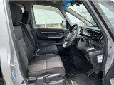 すわり心地の良い運転席・助手席です。長時間のドライブの疲れ軽減に貢献します。どうぞ快適なドライブを♪