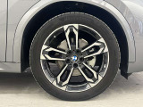 【BMWアロイホイル】軽量かつ強度に拘ったアロイホイル。走行性能ポテンシャルを引き出す設計。車の足元を引き締めてくれる大きなポイントはアロイホイルです。