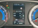 スピードメーター上に運転をサポートする様々な情報を表示してくれます。走行距離は約58400キロです。