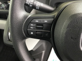 ステアリング左手側にオーディオ関連のコントロールスイッチを配置しています。操作時は視線を逸らすことなく運転に集中できます。