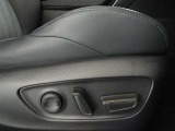 パワーシート搭載。微妙な調整が手軽にでき、ピッタリのポジションで運転することが可能です。