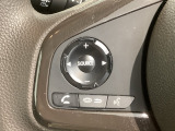 ステアリングにオーディオ操作スイッチが付いています。オーディオ画面に直接タッチしなくても操作が出来ますので、運転に集中できます。