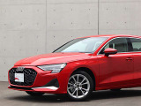 ●Audiが最初に採用したLEDポジショニングランプ。シャープなラインで昼間でも点けていたいと思うほど上品でオシャレです。夜間走行時はさらに目立ちます!