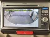 バックモニター付きで、車庫入れやバック時の後方確認をサポート。