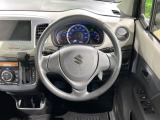 インテリアに合わせたデザインのステアリングは、運転される方のことも考え、運転しやすい形状、大きさです。是非一度、実際に触ってお確かめください。