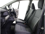 見通しのよいすっきりとした視界で、誰でも運転しやすいです。運転のしやすさは疲れにくさにも繋がりますよ♪