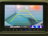 バックでの車庫入れも安心です!リアカメラが付いているバックモニター付のナビを装備しております。操作線もついており距離感も画面から確認できます。