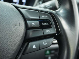 ◆アダプティブクルーズコントロール◆予め設定した車速内でクルマが自動的に加減速。前走車との適切な車間距離を維持しながら追従走行します。【LKAS】車線維持支援システムでステアリング操作を支援。