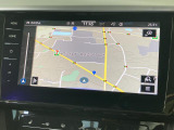 タッチスクリーンを採用。従来のナビゲーションシステムの域を超える、車両を総合的に管理するインフォテイメントシステムです。