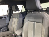 シートは適度な硬さによって長時間の運転でも疲れにくいと定評があります。国産車とは全く違った座り心地ですが、長年培われた欧州の椅子文化をご体感ください。