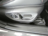 運転席パワーシート搭載。微妙な調整が手軽にでき、ピッタリのポジションで運転することが可能です。