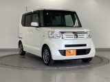 狭い駐車場でも、スライドドアならチャイルドシートへのお子さまの乗降や荷物の積載もスムーズ。とても便利な【両側電動スライドドア】ドアハンドを少し引くだけでリアドアが自動開閉します。