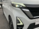 ハロゲンヘッドランプの約2倍の光量でより明るく照らし、消費電力が少なく済む、LEDヘッドランプとフォグランプ!夜間走行時の視認性を高め、とても安心です♪