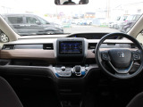 とても握りやすいステアリング!運転手の気持ちがそのまま伝わるかのような反応をしてくれます!!小物入れや各ボタンの配置にこだわり、とても使いやすいです!視認性も良いのでロングドライブもお任せ下さい!