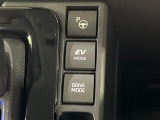 【リモート機能つきアドバンストパーク】専用スマートフォンアプリの使用で、車外から遠隔駐車・出庫が可能な先進機能。広い場所で乗り降りしたい時に便利です♪