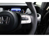Hondaセンシングの機能のひとつ、アダプティブクルーズコントロール付!アクセルから足を離しても設定したスピードと前車との車間を保ち走行してくれます!車線維持もアシスト☆高速道路で疲労軽減ですね☆