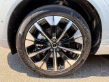 5 Yスポーク 20インチ アルミホイール  (ダイヤモンドカット/グロッシーブラック  255/45R20サイズのミシュランを装着。