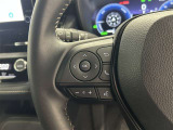 運転中、オーディオの操作をしてて、ハッとしたことはありませんか?ステアリングスイッチは、運転中でもハンドルでオーディオの操作が可能です。安全なドライブをサポートします。