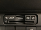 ハンドルの右側にETC2.0がついています。高速道路の料金所の通過も楽々です。カードの取り出しもしやすい場所についています。