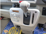 【車屋】として、長く車業界に従事した経験豊富なスタッフが多数在籍しております。