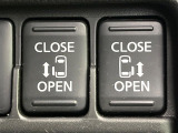 【両側パワースライドドア】スマートキーや運転席のスイッチで後席両側スライドドアの開閉が可能♪電動だから力を入れてドアを開ける必要が無く、小さなお子様でも簡単に開け閉めでき快適です♪